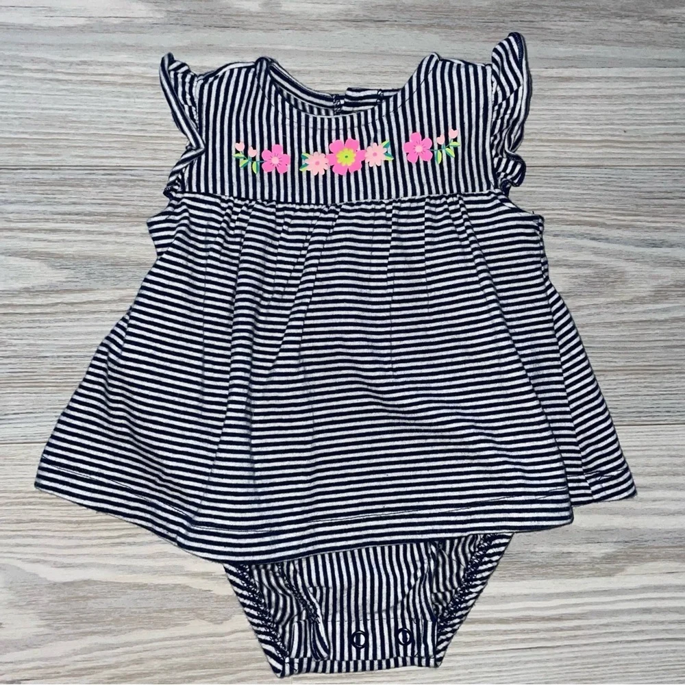 ⭐Carter’s Baby Girls Onesie Dress 0–3 Months⭐